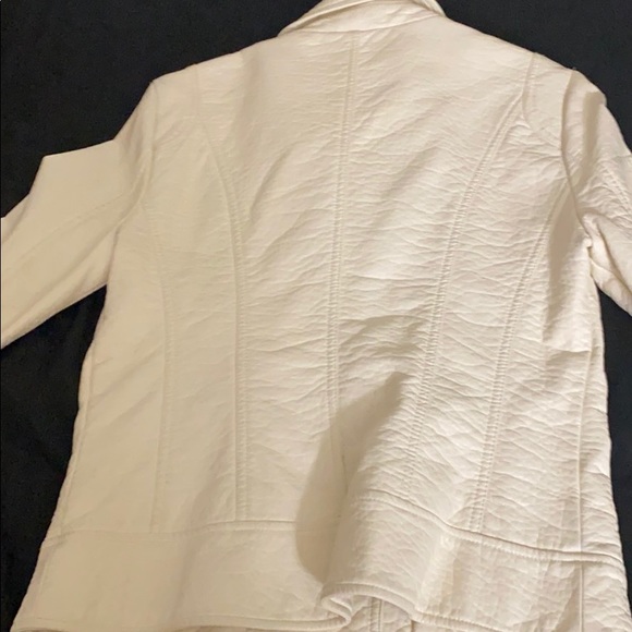 Clothes - Picture 2 of 3